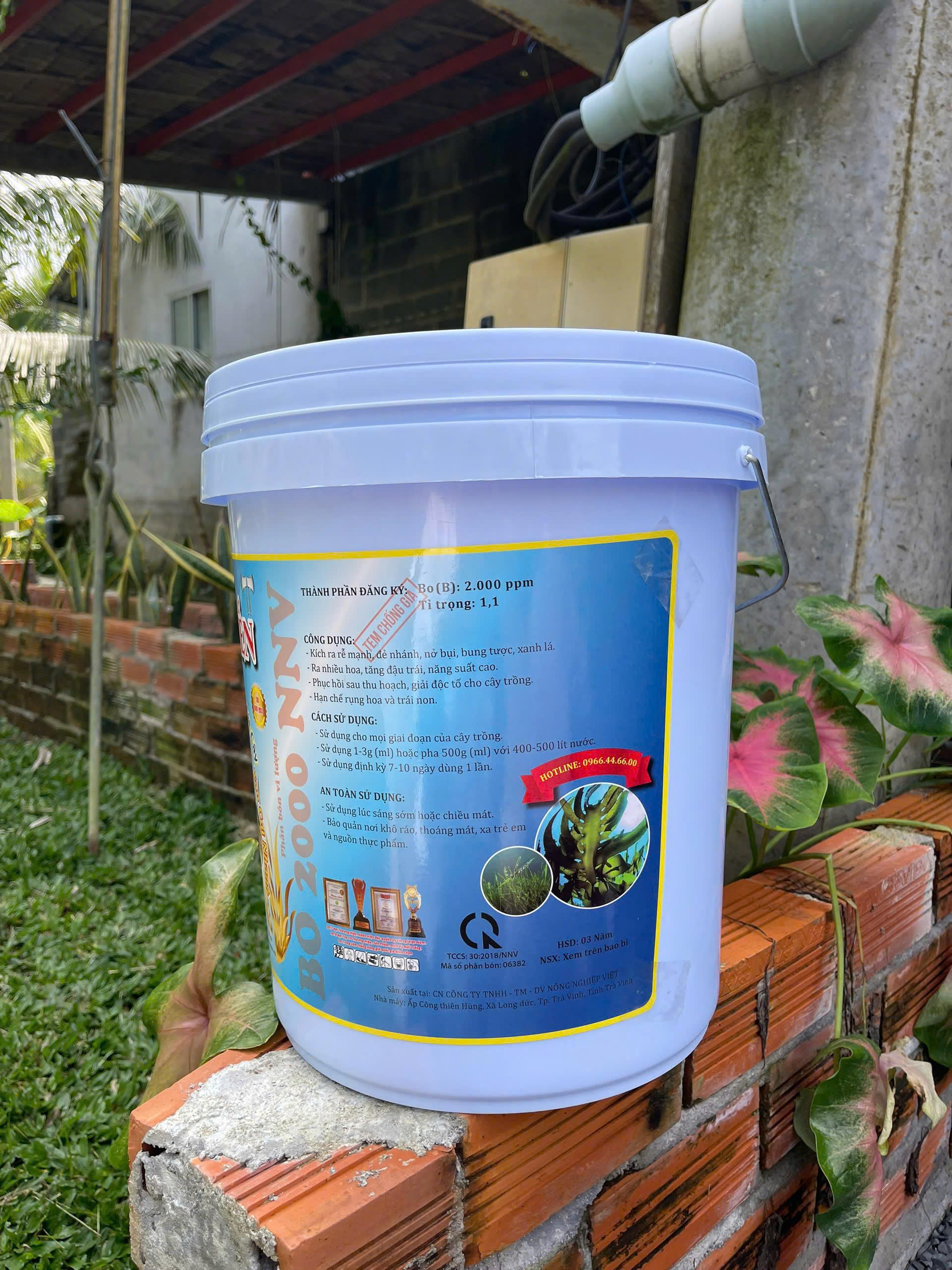 z7147322161371_90a4b1ef5a251d30b9b4bb2e9c038b06 HUMIC RICH RONG BIỂN mặt sau